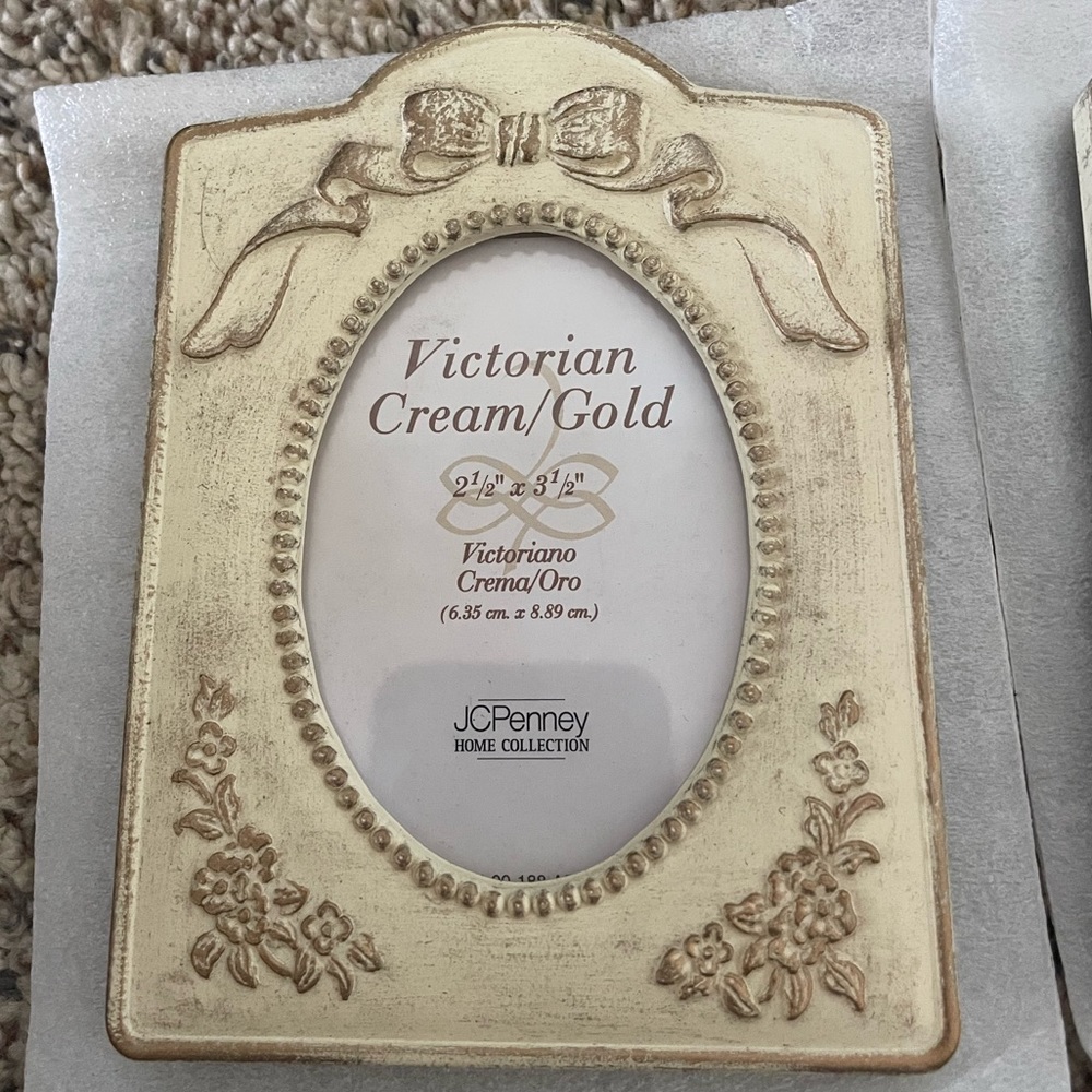 Photo Frame Set Victorian Cream/Gold 2.5”x3.5” Standing Picture Frame NEW IN BOX
